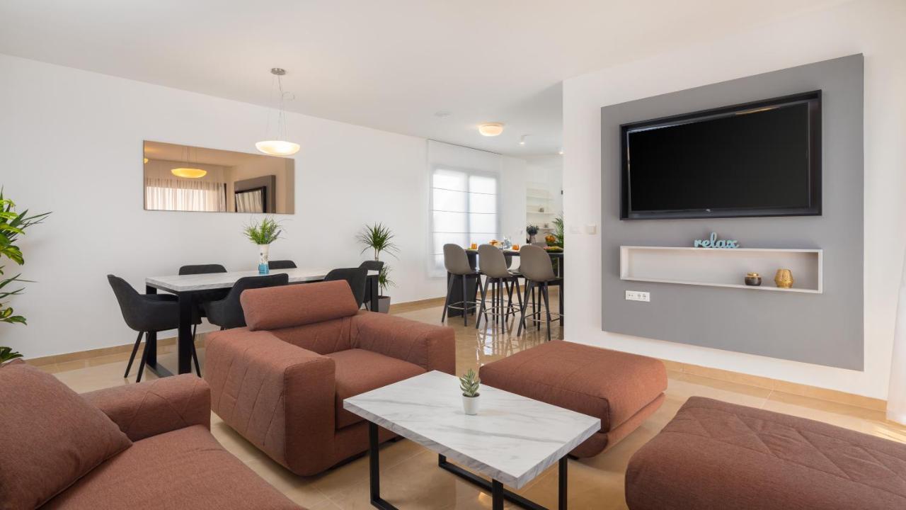 Villa Four Brothers - Penthouse Suite โปดสตรานา ภายนอก รูปภาพ