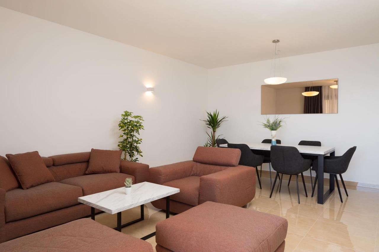 Villa Four Brothers - Penthouse Suite โปดสตรานา ภายนอก รูปภาพ