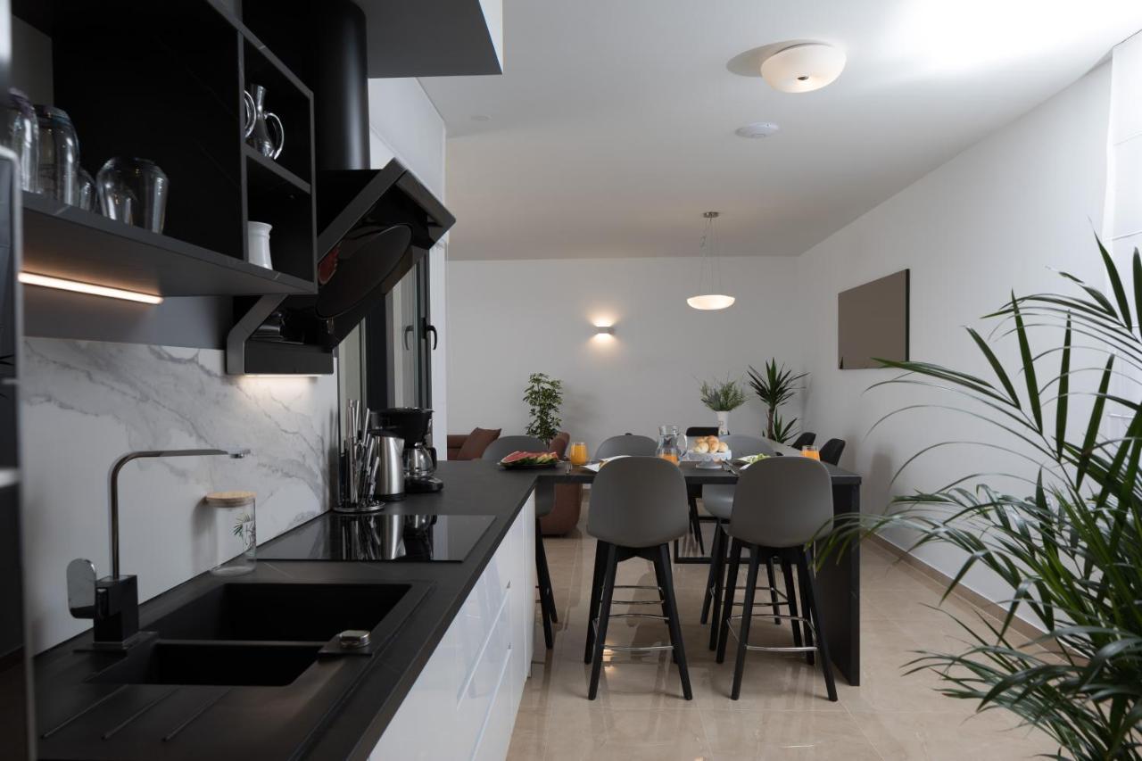Villa Four Brothers - Penthouse Suite โปดสตรานา ภายนอก รูปภาพ