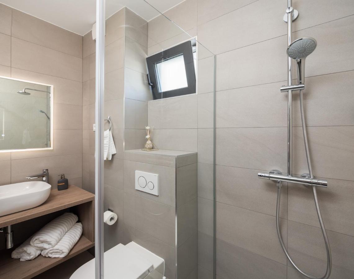 Villa Four Brothers - Penthouse Suite โปดสตรานา ภายนอก รูปภาพ